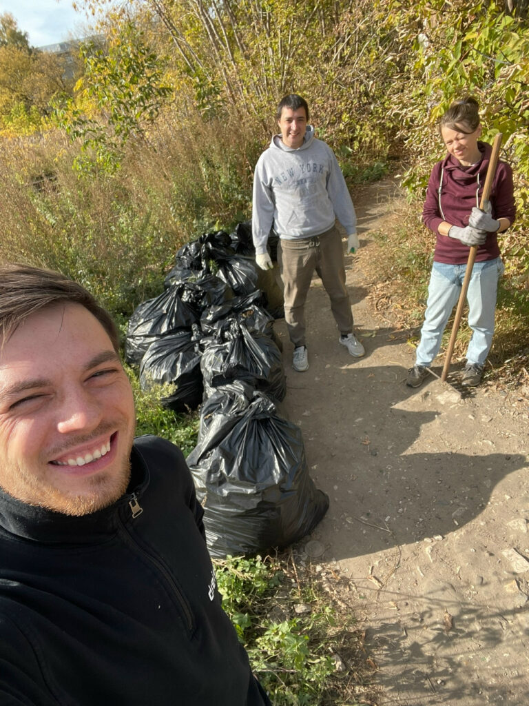 Коммунальным службам города теперь помогают волонтеры с чистым сердцем