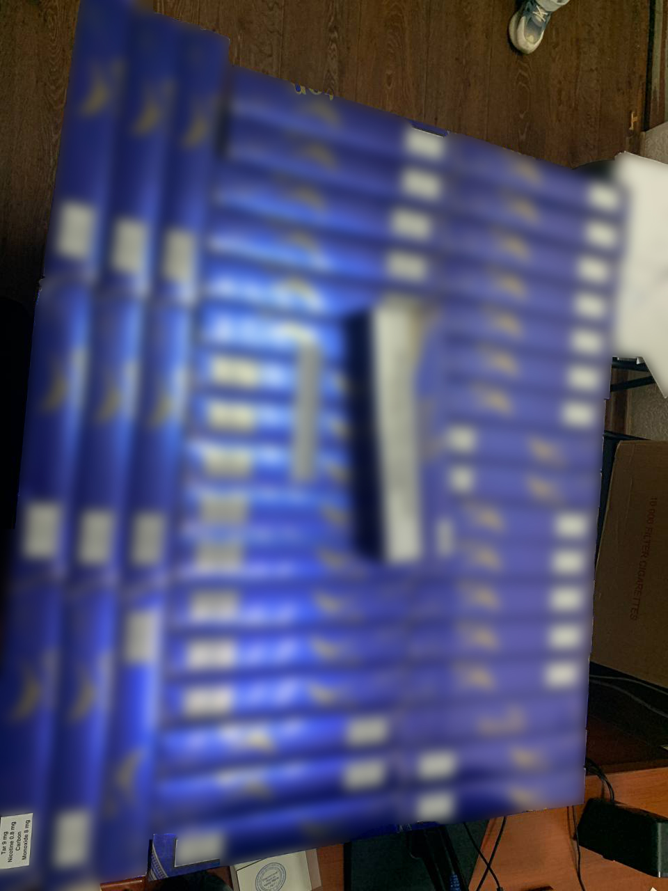 Изъятые пачки сигарет