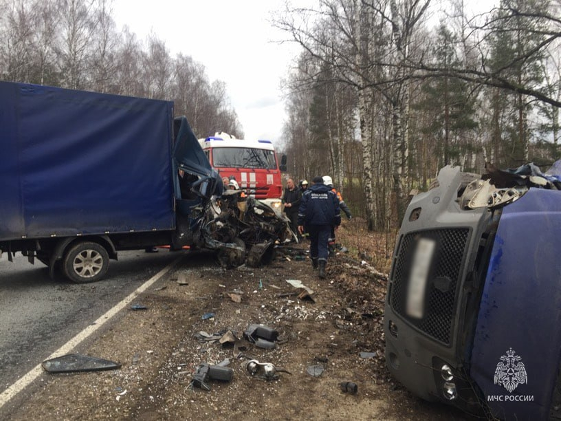 Последствия лобового столкновения двух ГАЗелей