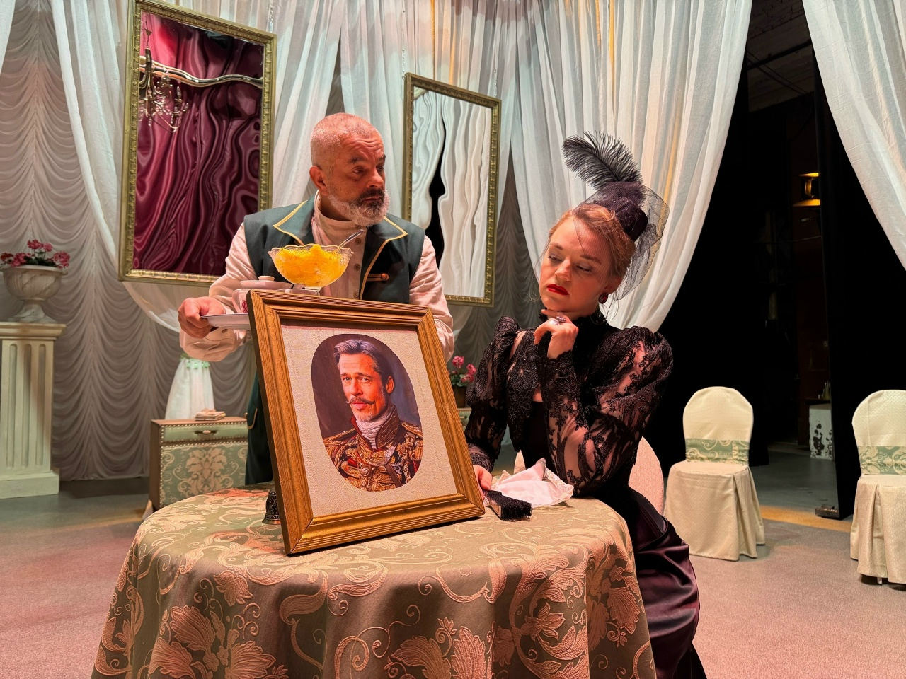 Красная дорожка у Муромского городского театра