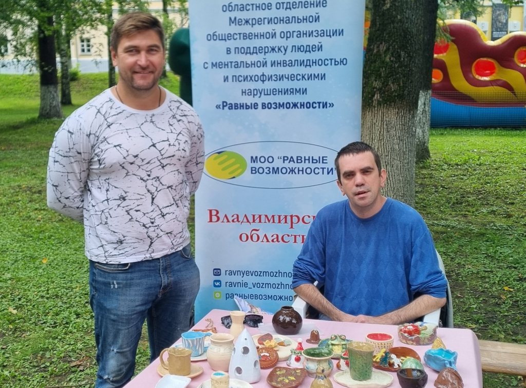 Готовые изделия из глины, созданные участниками проекта