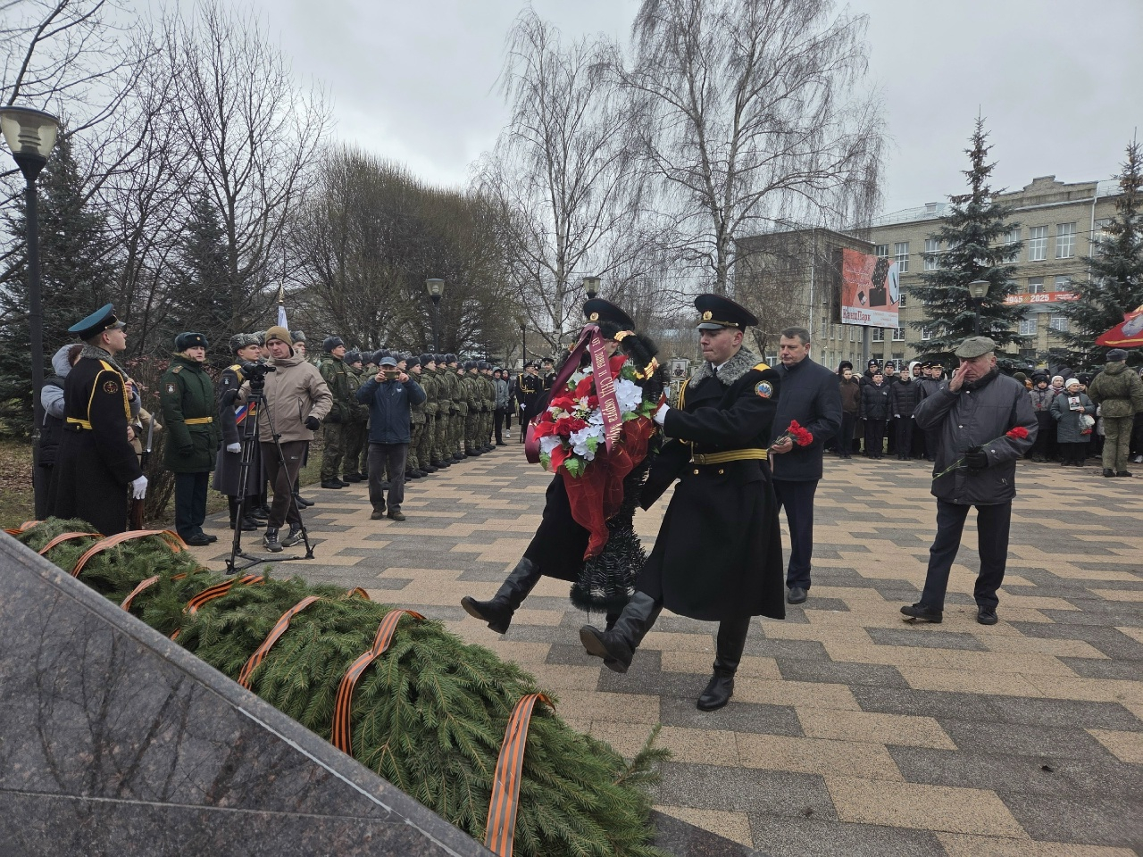 Торжественный митинг у памятника Скорбящий ангел в Муроме