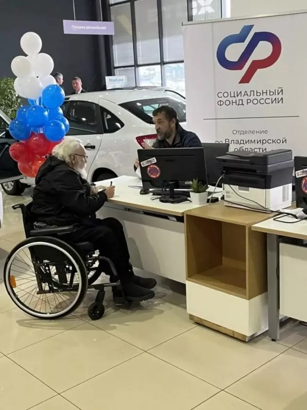 Адаптированный автомобиль Lada Granta с ручным управлением