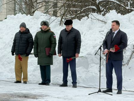 Церемония награждения ветеранов у памятника Скорбящий ангел в Муроме