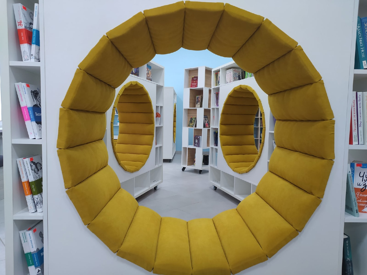 Афиша или иллюстрация акции «Дарите книги с любовью» в Муроме