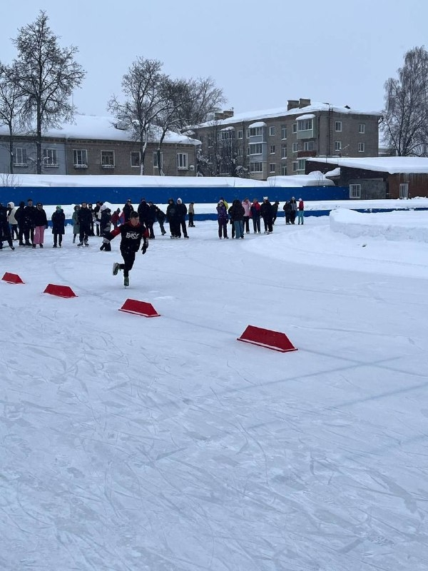 Участники соревнований по конькобежному спорту в Муроме