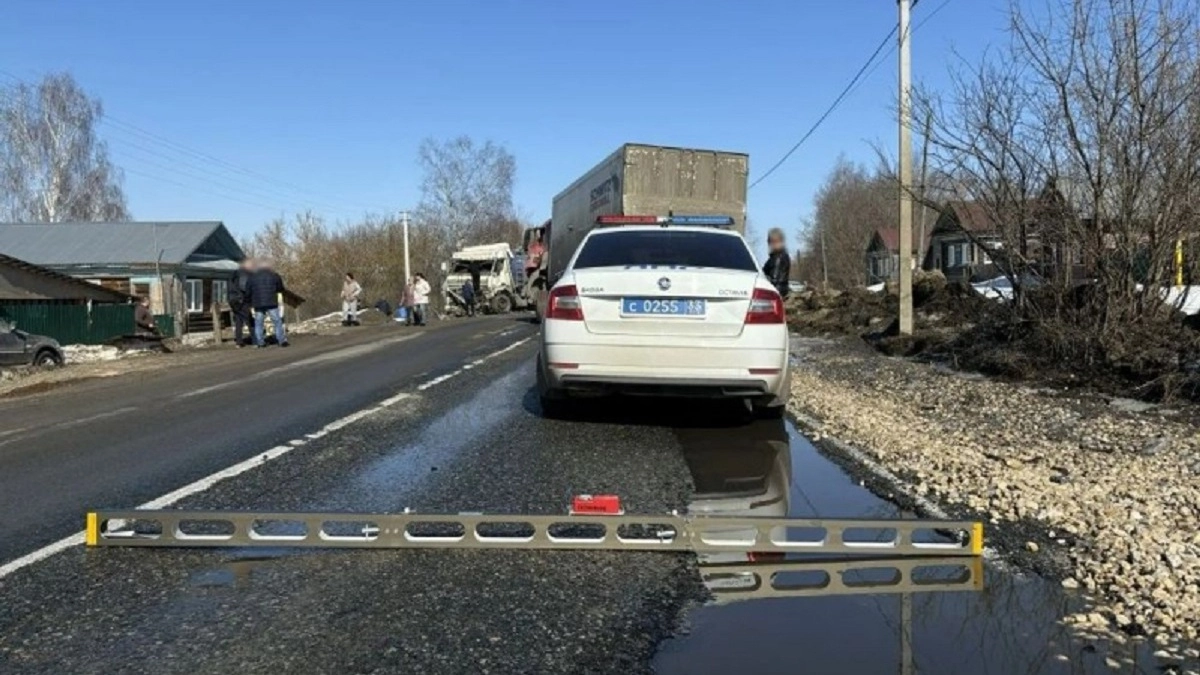 ДТП с участием двух грузовиков на трассе в Меленковском районе