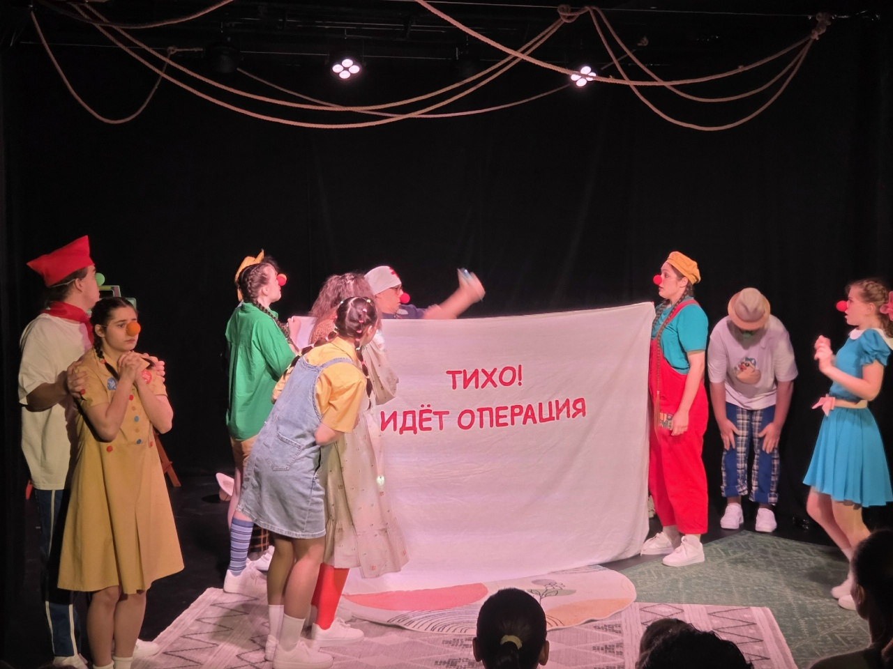 Сцена из спектакля Айболит и Бармалей в Муромском театре