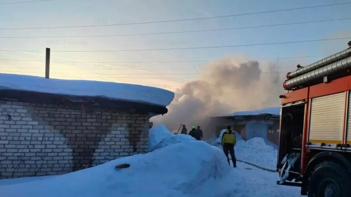 Пожар на Новой улице в Муроме, горящие гаражи