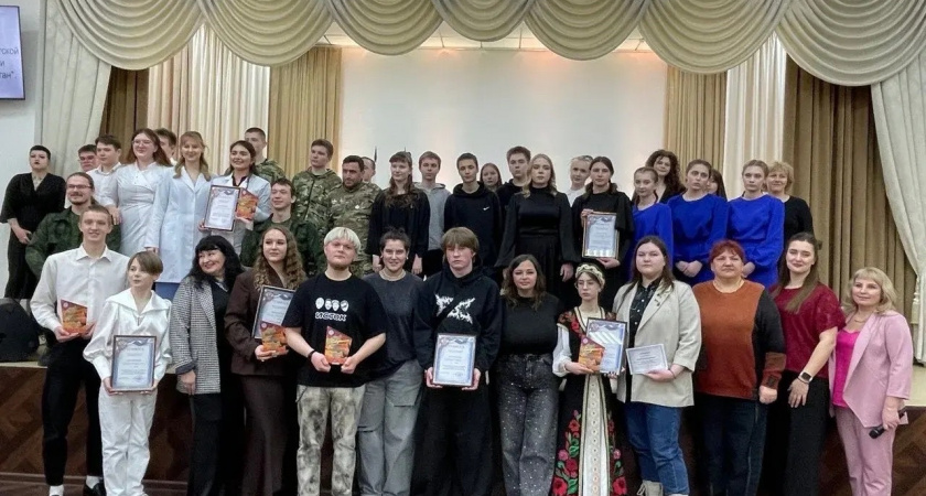 Участники гала-концерта фестиваля солдатской песни во Владимирской области