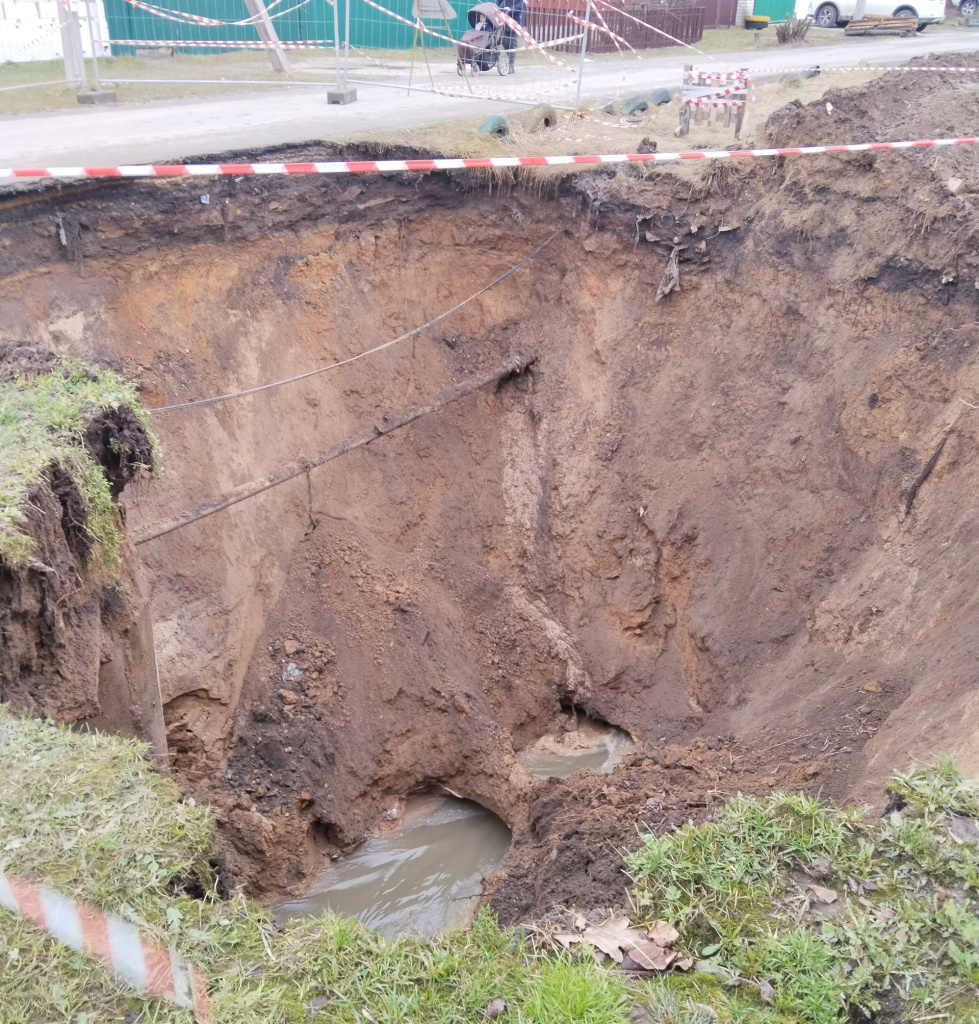 Детали разрушения канализационного трубопровода в Муроме