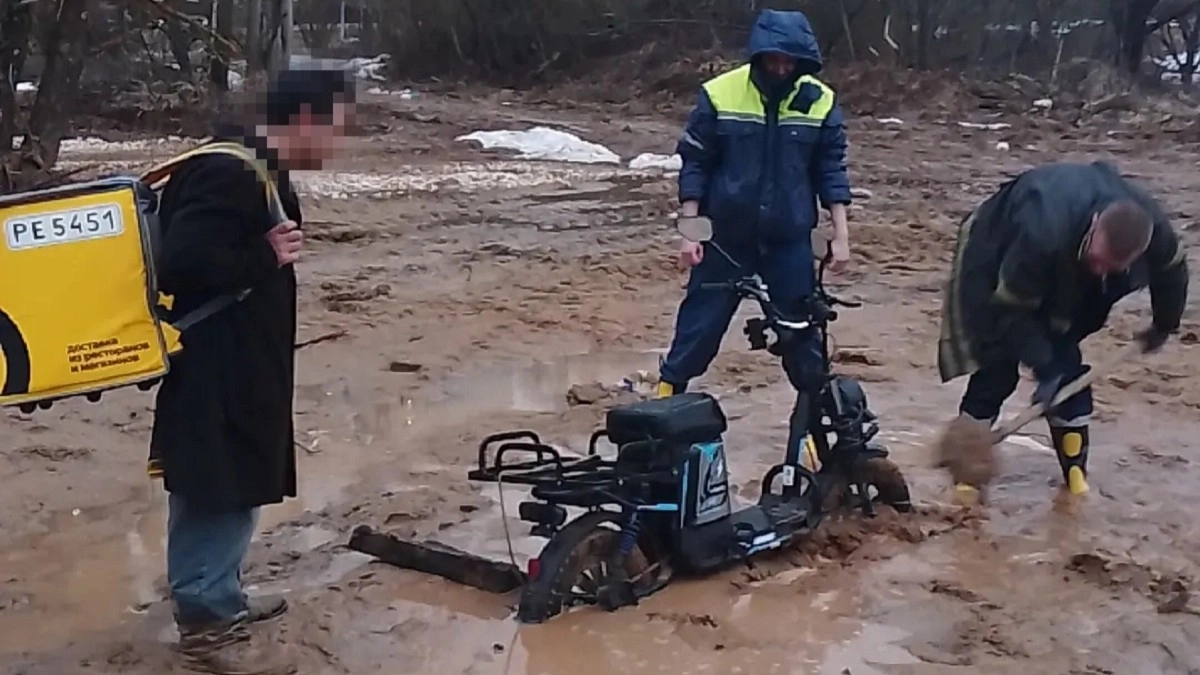 Курьер во Владимире угодил в песчаное болото благодаря навигатору
